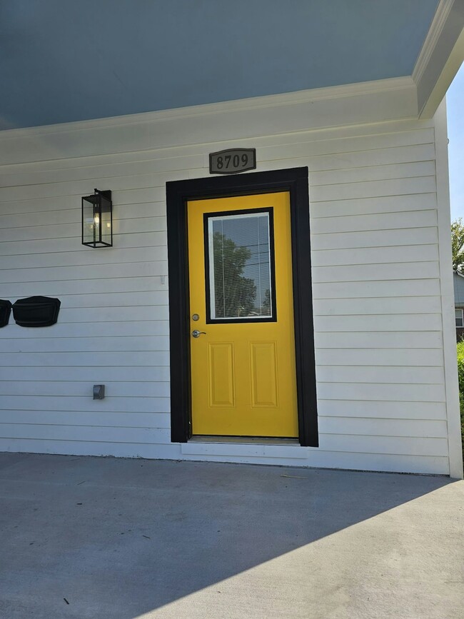 Photo - 8709 Apricot St