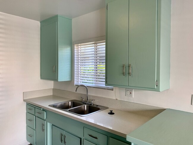 Photo - Completely Updated Front Unit Unidad 13514 Rye St  01 ACTIVE