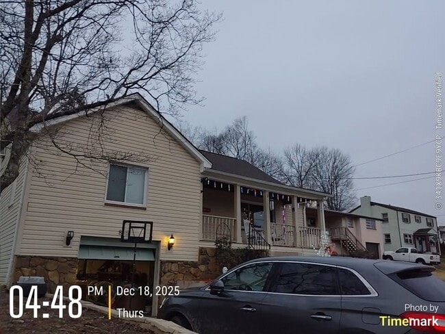 Building Photo - 839 Vine St