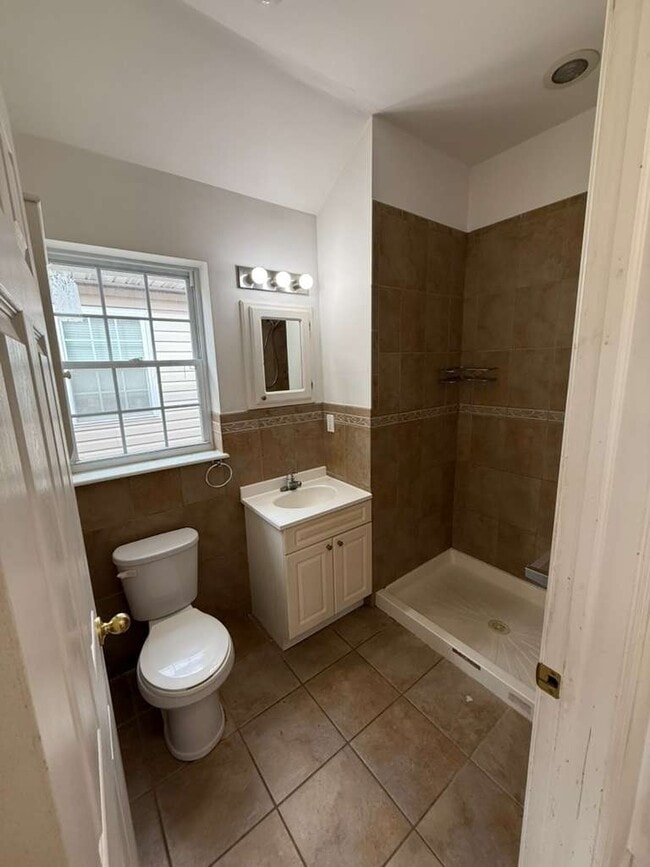 Photo - 84 W 14th St