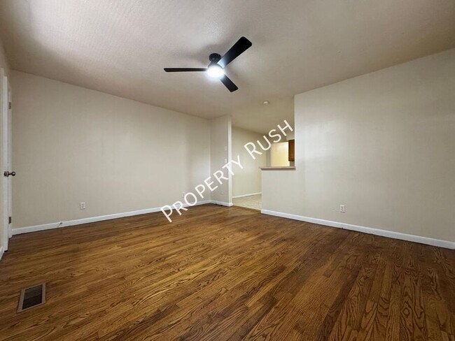 Photo - 1017 N Larchmont Dr Unit B