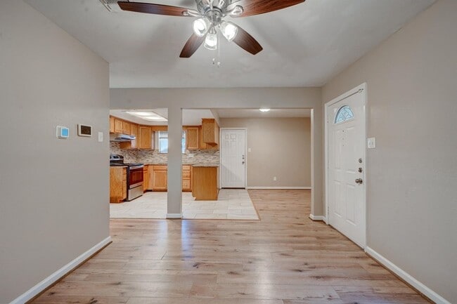 Photo - 6331 Oaknut Dr
