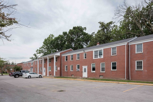 Lincoln Square Apartments - Lincoln Square Apartments