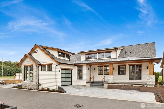 Photo - Brand NEW 3 Bedroom Condo for rent in Lynden!