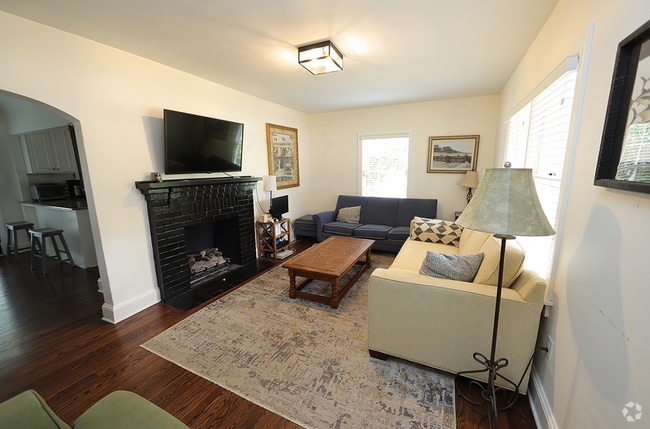 Building Photo - Updated ITB Home in Great Dixie Trail Loca...