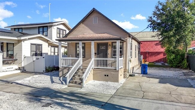 Building Photo - 2329 W La Salle St