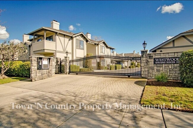 Building Photo - 1051 Riker St Unit 8