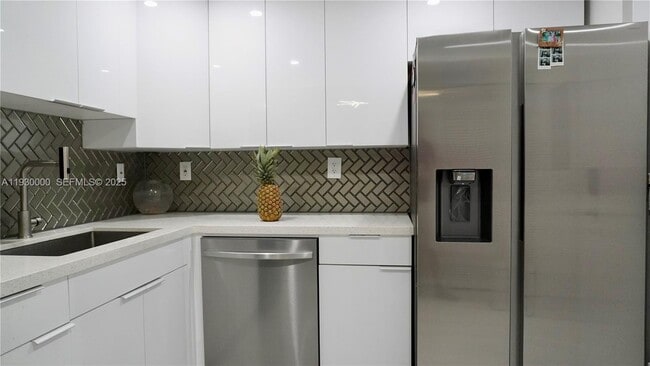 Photo - 1833 S Ocean Dr Unidad 609