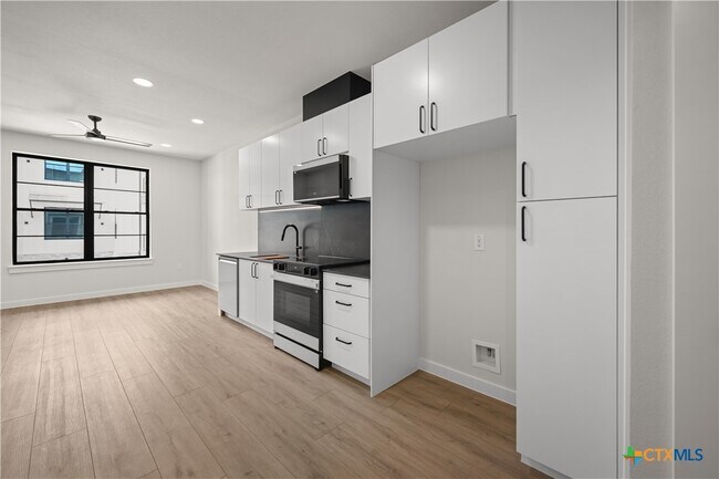 Photo - 634 Central Pkwy Unidad 1204