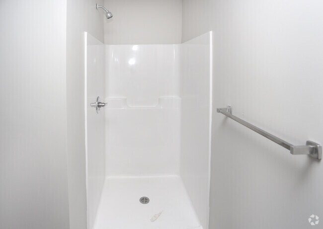 2BR, 2BA - 903 SF