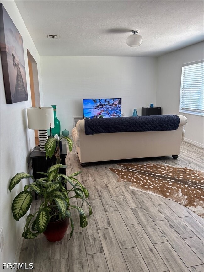 Photo - 879 Lake McGregor Dr