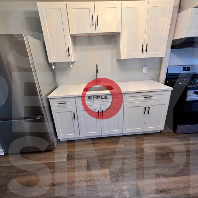 Building Photo - Three Bedroom Townhome