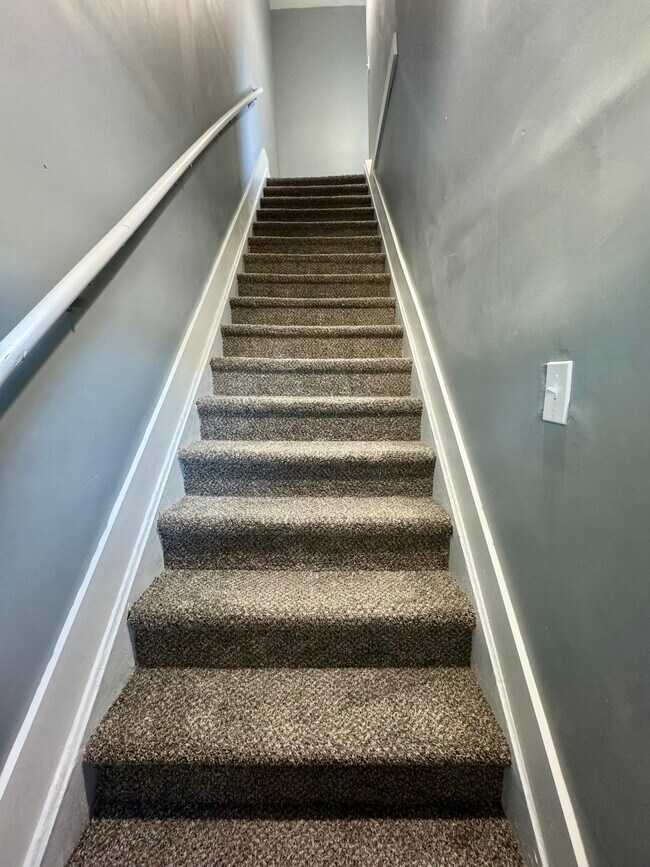 Photo - 627 N Division St Unidad 627 Half