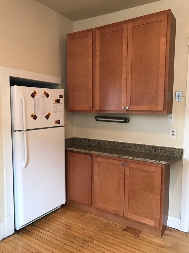 loyolaleasing.com - 6438 N Lakewood Ave Unit 3