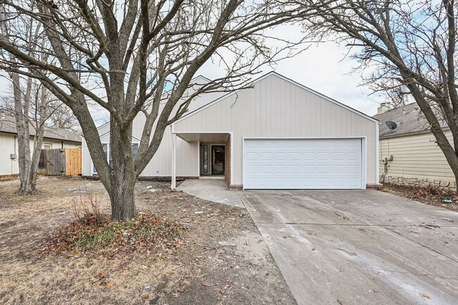 Building Photo - Newly Renovated Broken Arrow Beaut! Available for Immediate Move In!
