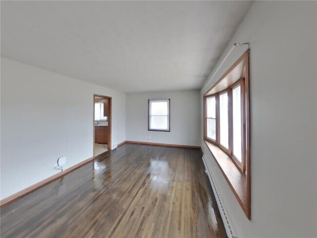 Photo - 1633 Sherwood Ave