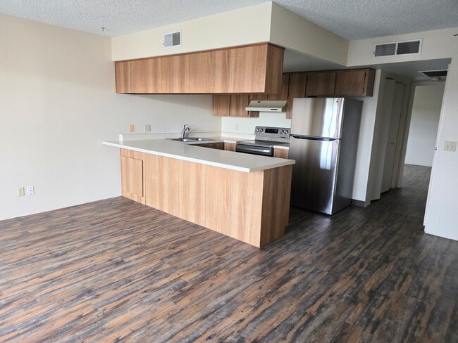 Photo - 455 N Tegner St