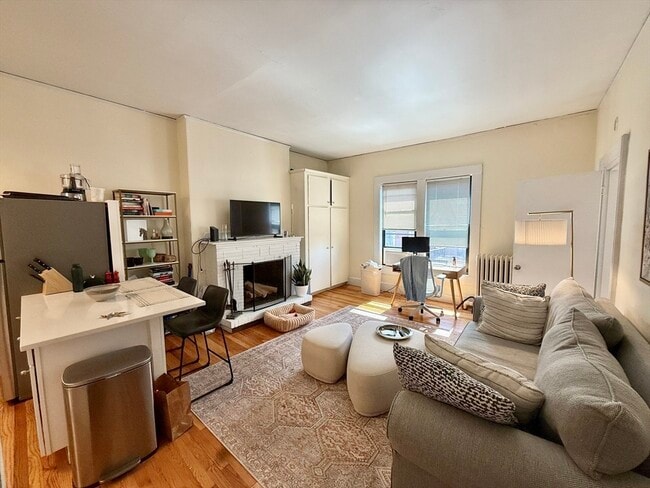 Building Photo - 337 Beacon St Unit #9