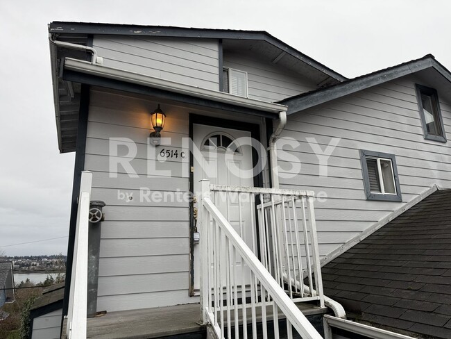 Photo - 6514 Phinney Ave N