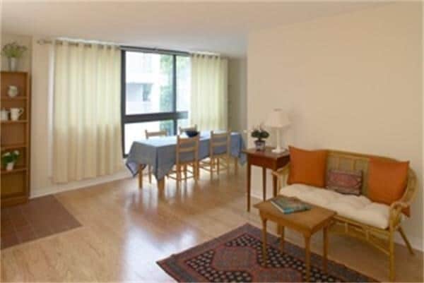 Building Photo - 35 Trowbridge St Unit 5C