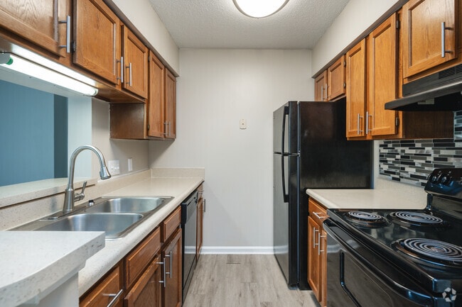 Interior Photo - Park At Vietti