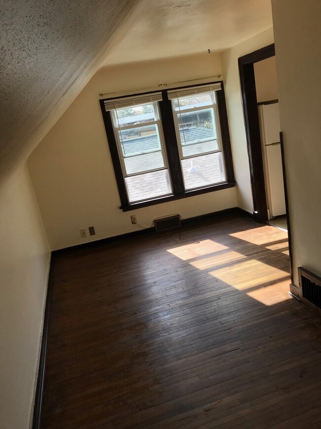 new paint throughout - 3226 Milwaukee St Unit 2