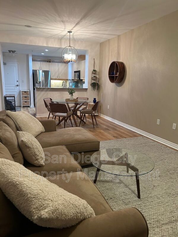 Photo - 300 W Beech St Unit 104