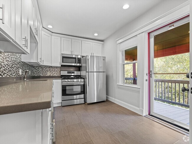 Building Photo - 134 Newbury Ave Unit 3 Rental