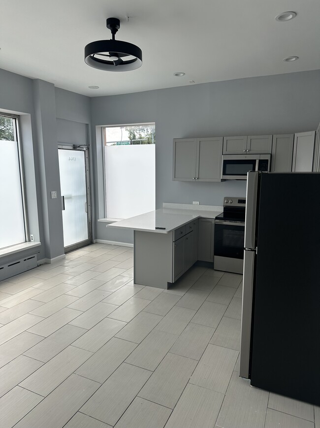 Photo - 1744 W Foster Ave Unit 1F