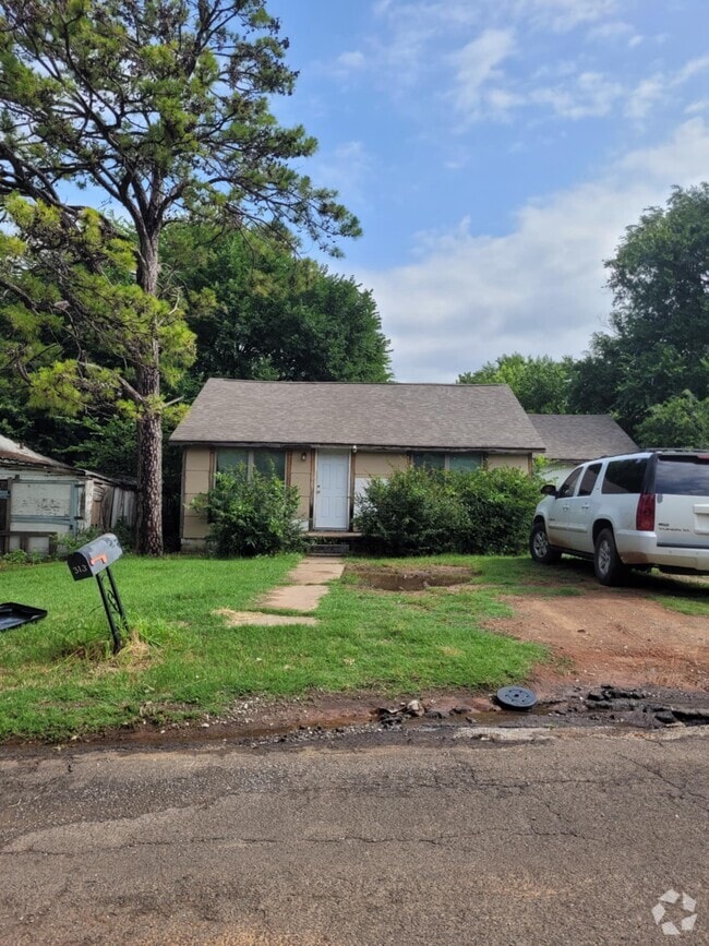 Building Photo - 313 W Maple Ave Rental