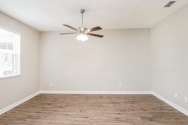 Photo - 9138 Savannah Grove Ln