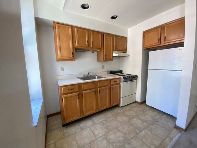 Building Photo - Spacious 1BR on Fifth Ave!! Ideal Oakland ... Unit 360602F