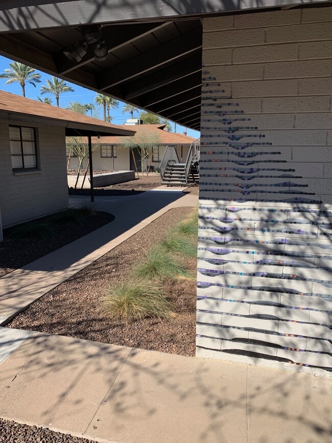 Side View - 746 W Turney Ave, Apt 9 Unit 9