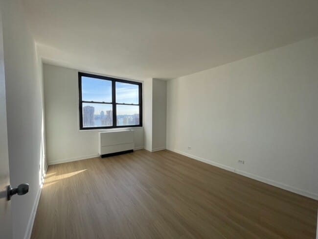 200 E 27th St Unit 12