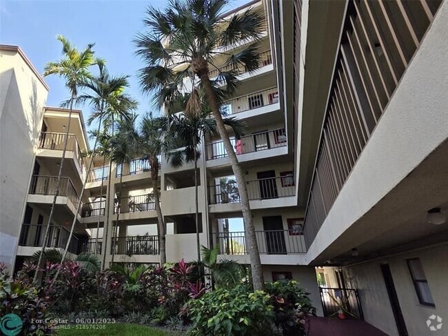 Building Photo - 2320 S Cypress Bend Dr Unit 106 Rental