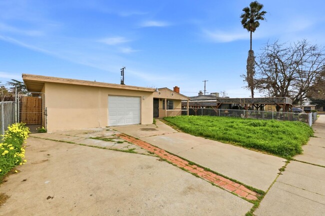 Photo - 5741 39th St