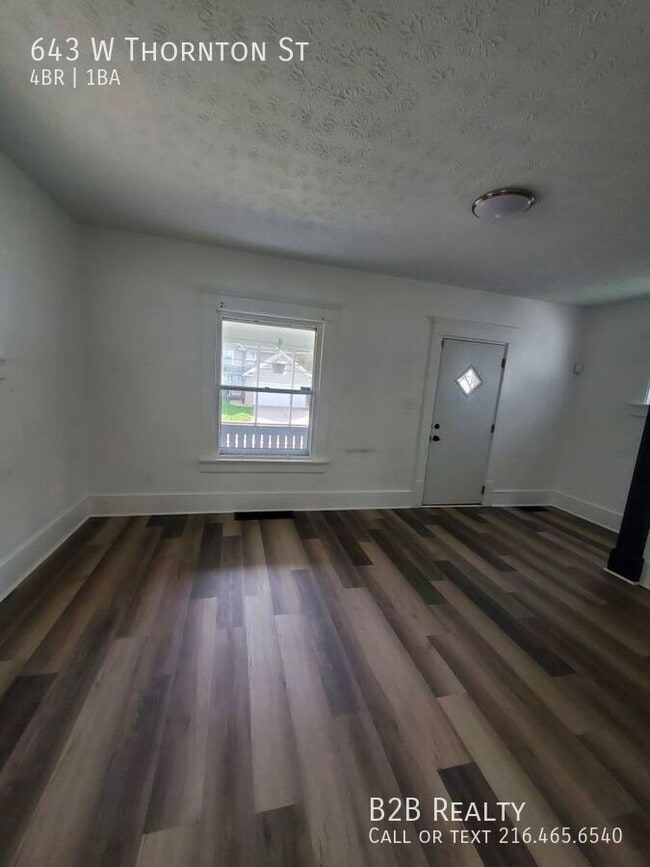 Photo - 643 W Thornton St