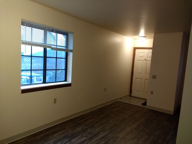 Photo - 3025 Commercial Ave Unit 4