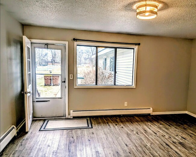 Photo - 303 W Elizabeth St