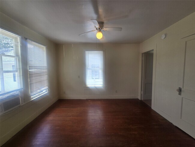 2221 35th St Unit Rear