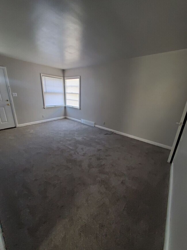 Photo - 2 Bedroom Single Family - Brand new Flooring