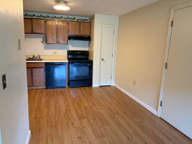 Photo - 904 White Cedar Blvd