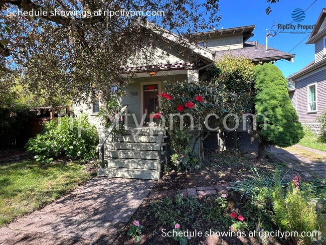 Building Photo - 3125 SE 20th Ave Rental