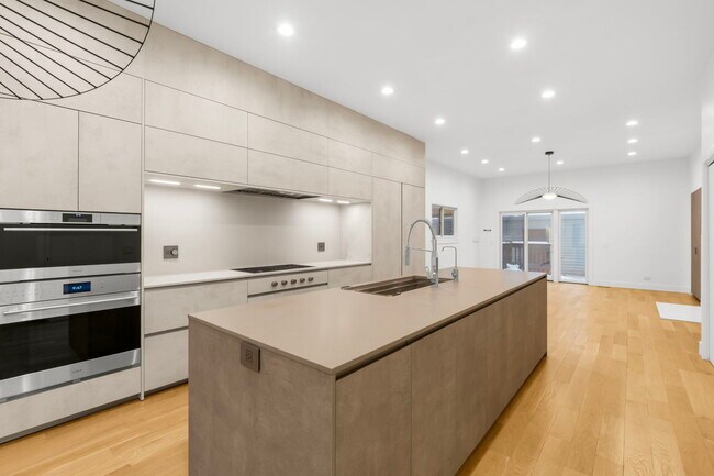 Photo - 1618 W Pierce Ave