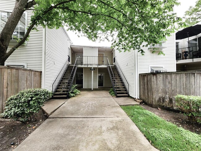 Photo - 9809 Richmond Ave. Condo Unit G15