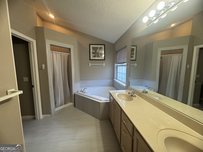 Photo - 204 Cardinal Cir W