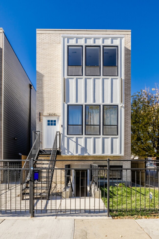 Building Photo - 1058 N Central Park Ave Unit 1