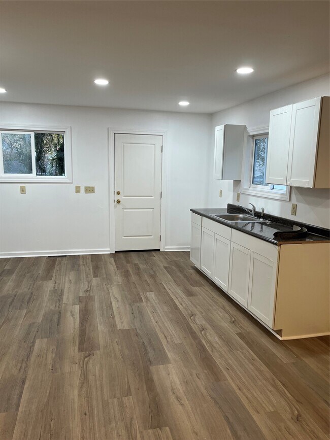 Photo - 254 E 30th St