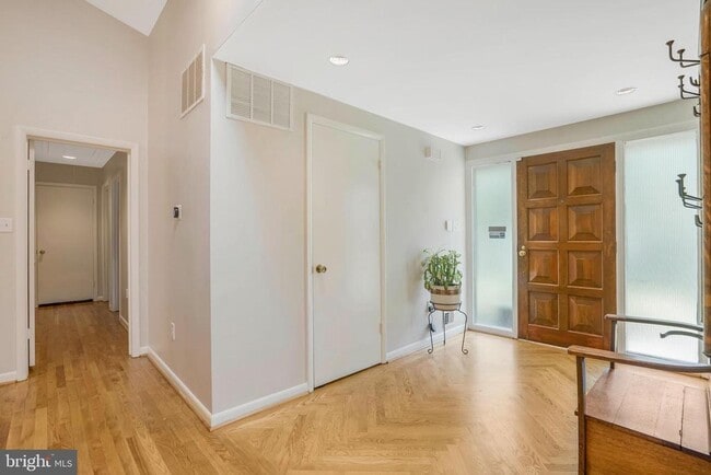 Photo - 1715 Hollinwood Dr