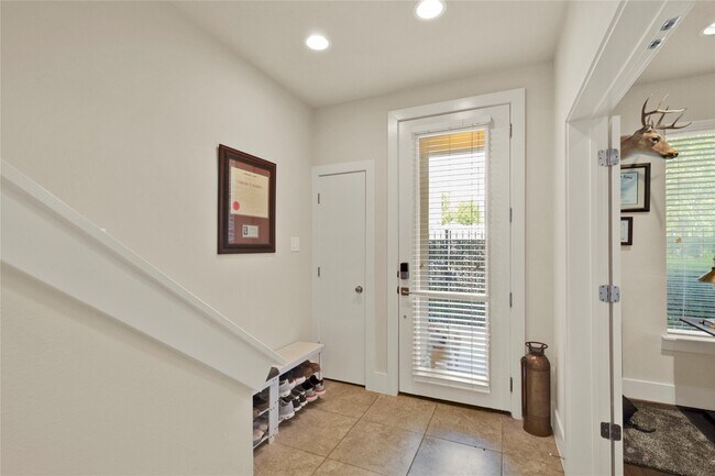 Photo - 1413 Nagle St